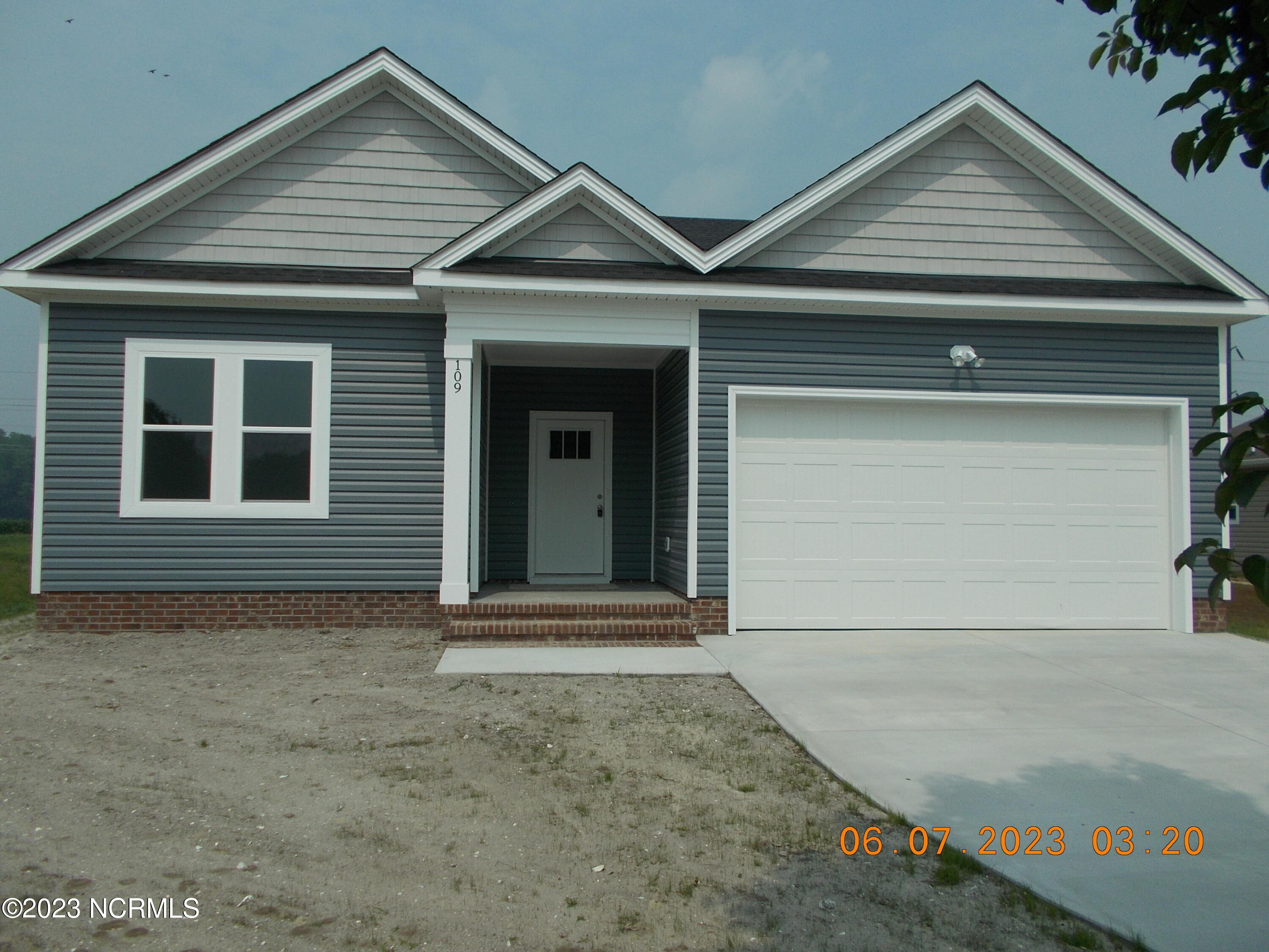 109 Meadow Ridge Lane Coinjock, NC 27923 - Photo 2 of 6 DSCN3107