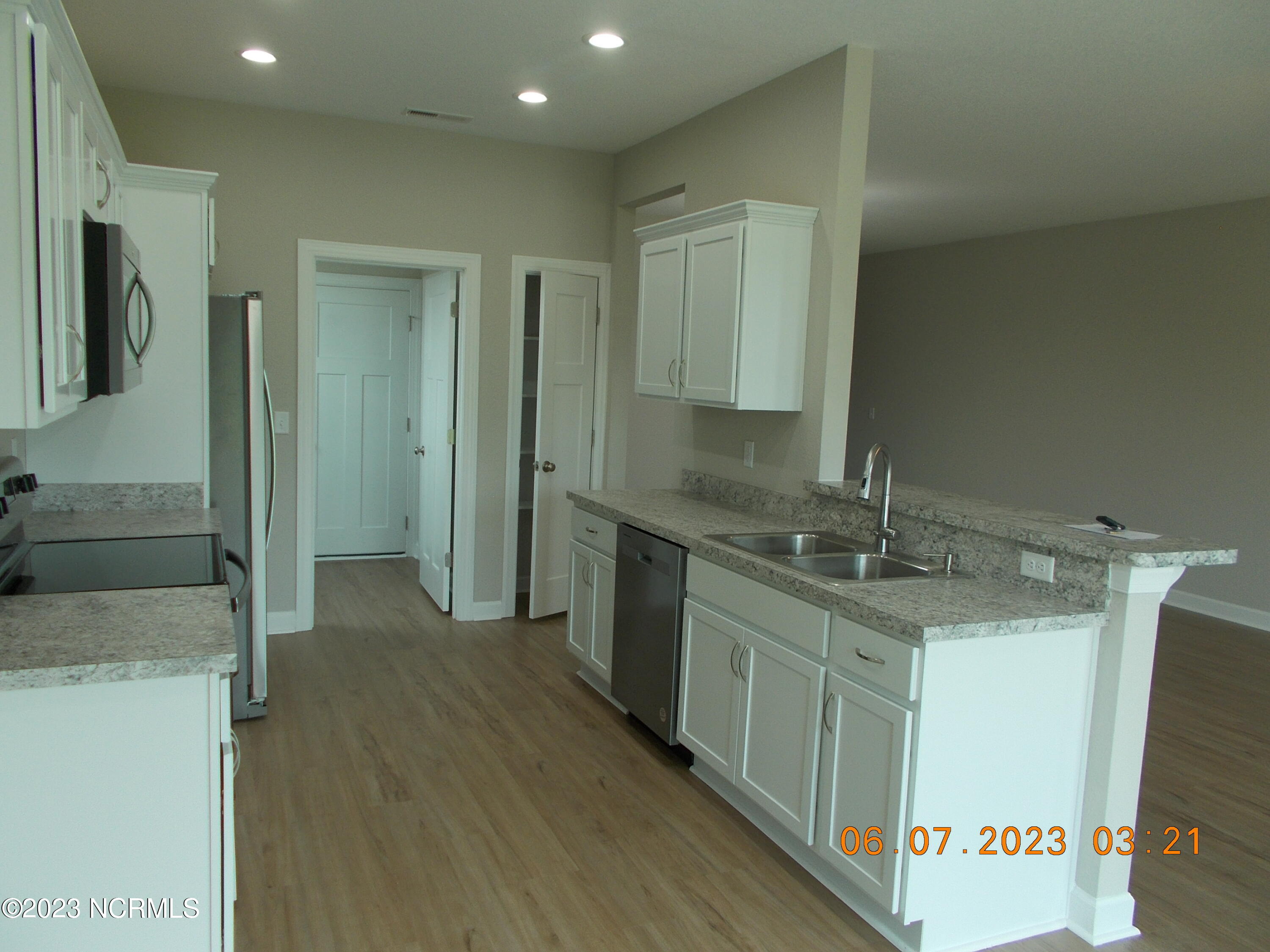 109 Meadow Ridge Lane Coinjock, NC 27923 - Photo 3 of 6 DSCN3110