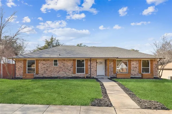 $315,000 | 133 Crestwood Boulevard, DeSoto, TX 75115
