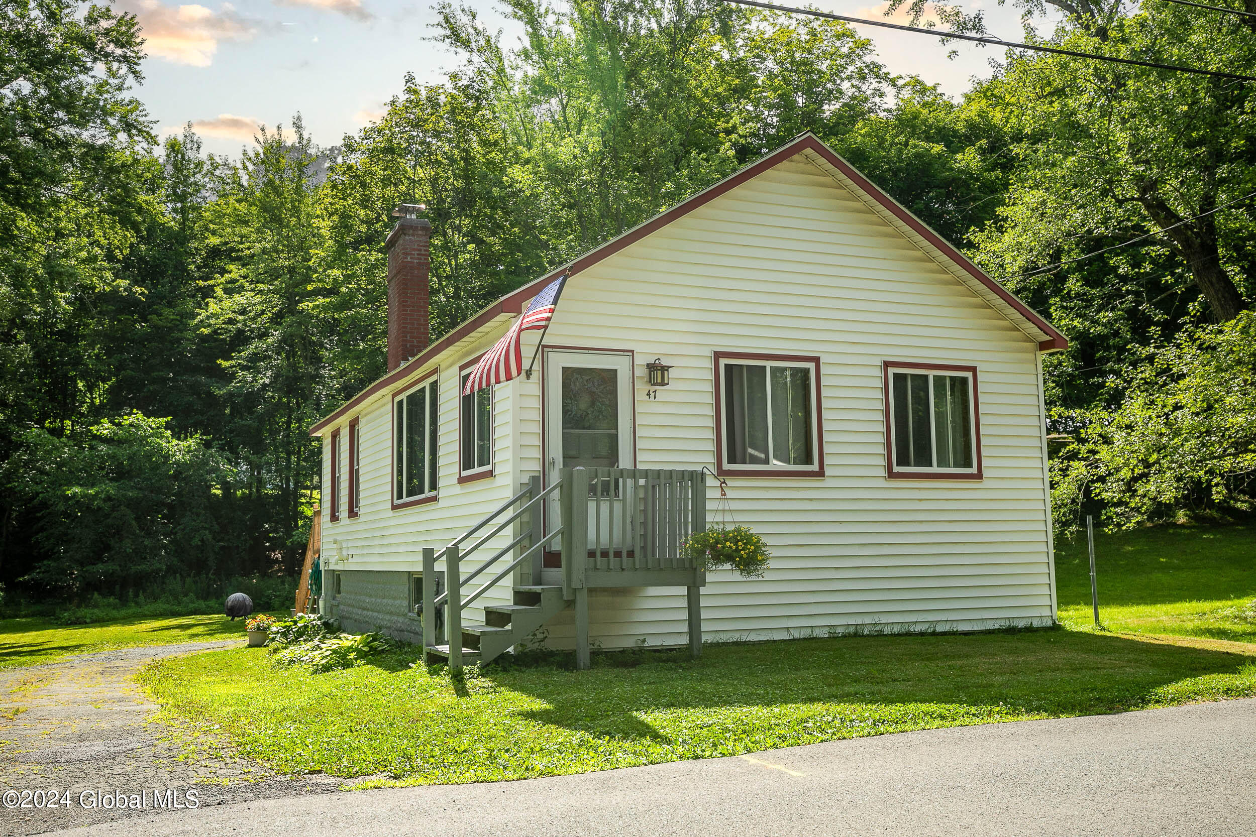 47 Edwards Road North Greenbush, NY 12198 - Photo 1 of 17 Money Shot 1