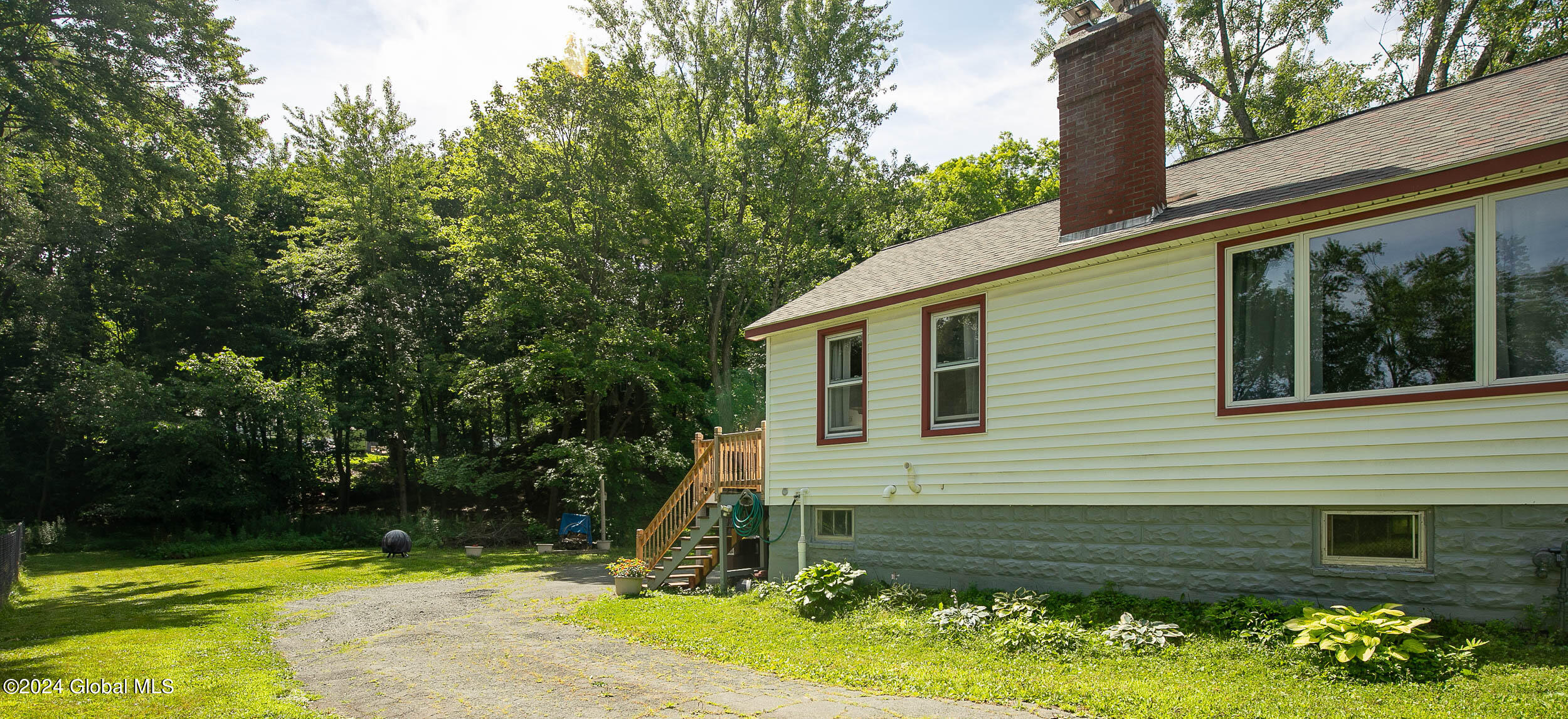47 Edwards Road North Greenbush, NY 12198 - Photo 5 of 17 House shot 4