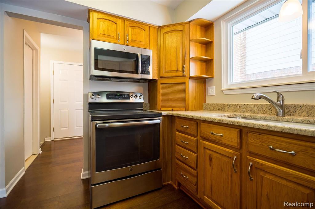 42278 Hanford Road Canton, MI 48187 - Photo 28 of 79