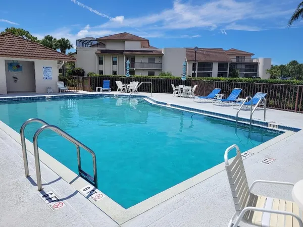 $1,950 | 3200 Twin Lakes Terrace, Unit 103, Fort Pierce, FL 34951