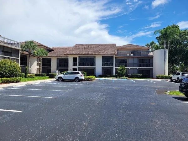$1,950 | 3200 Twin Lakes Terrace, Unit 103, Fort Pierce, FL 34951