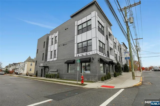 $2,350 | 255 Ridge Road, Unit 305, Lyndhurst, NJ 07071