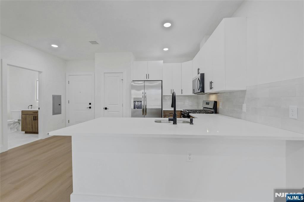 255 Ridge Road, Unit 305 Lyndhurst, NJ 07071 - Photo 12 of 23