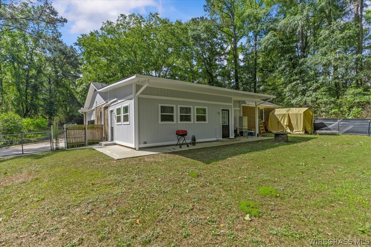 613 Chickasaw Road Enterprise, AL 36330 - Photo 28 of 29 Garage side view