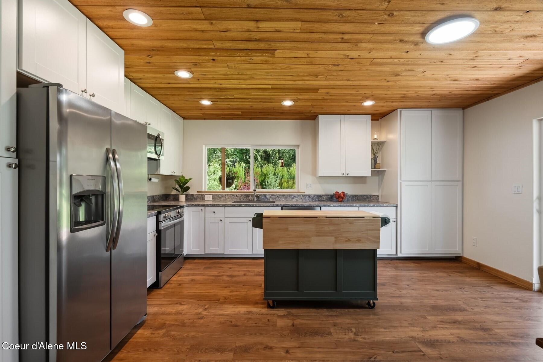 925 Lower Pack River Road Sandpoint, ID 83864 - Photo 12 of 48 Kitchen