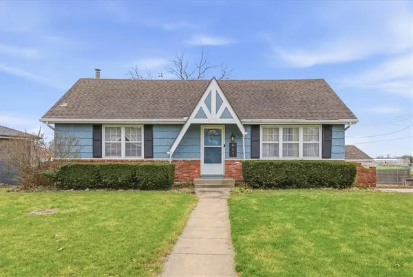 $265,000 | 407 Southwest Glendana Street, Lee's Summit, MO 64081