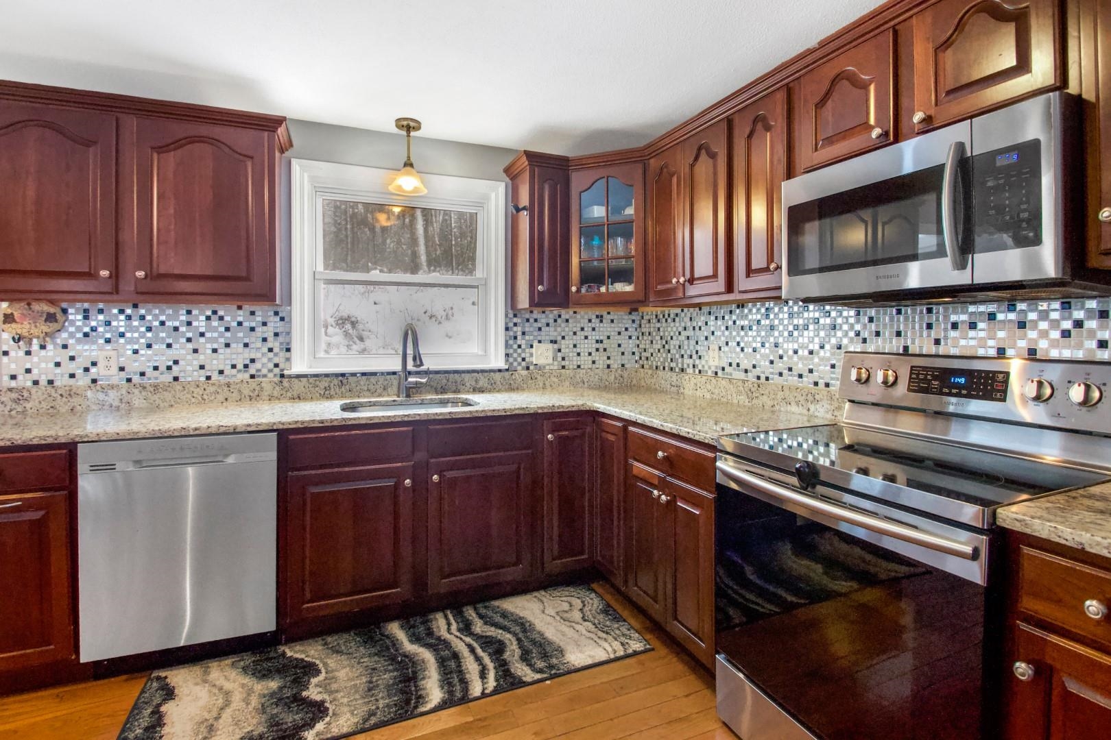 79 Old Derry Road Londonderry, NH 03053 - Photo 7 of 27