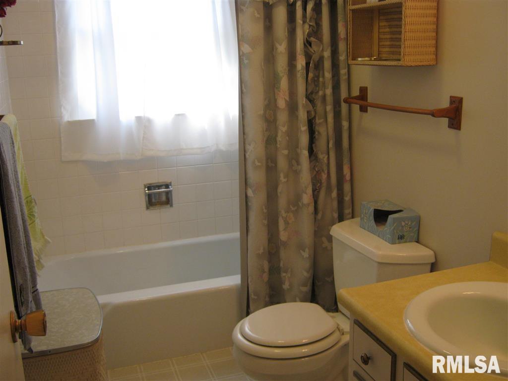 124 Archer Avenue Springfield, IL 62704 - Photo 11 of 16