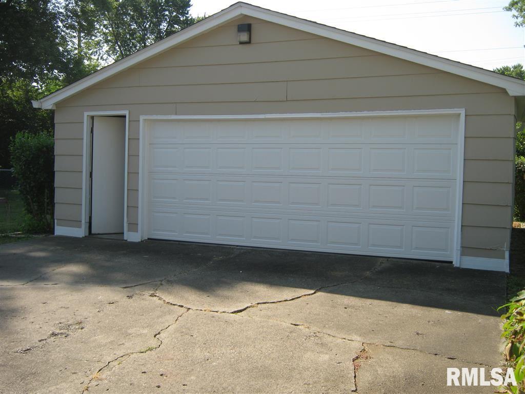 124 Archer Avenue Springfield, IL 62704 - Photo 3 of 16