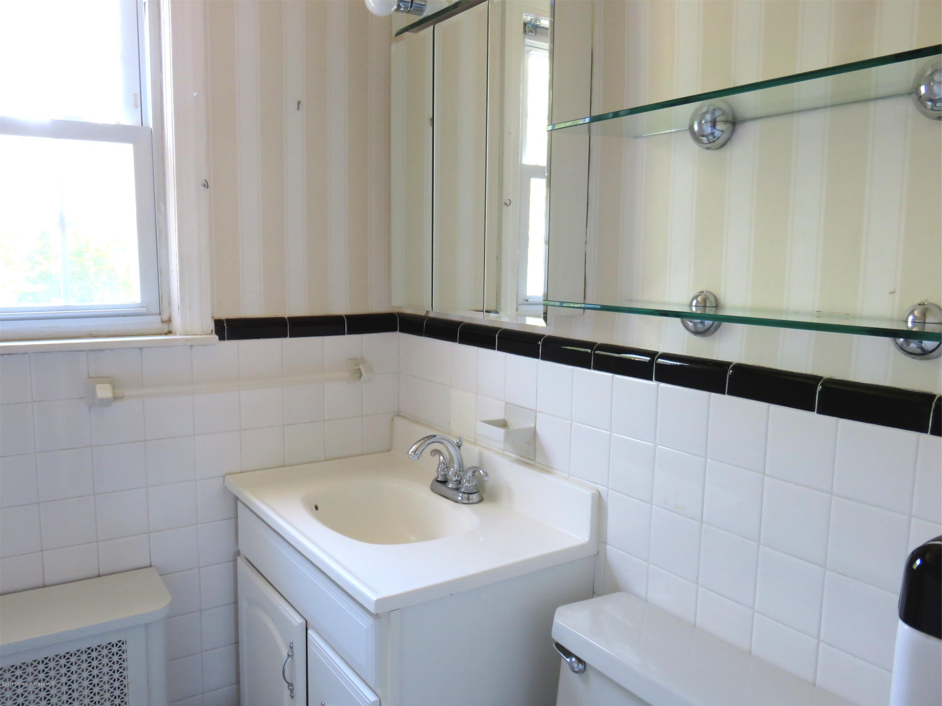 42 Pinckney Road, Unit C Red Bank, NJ 07701 - Photo 13 of 27 IMG_0267