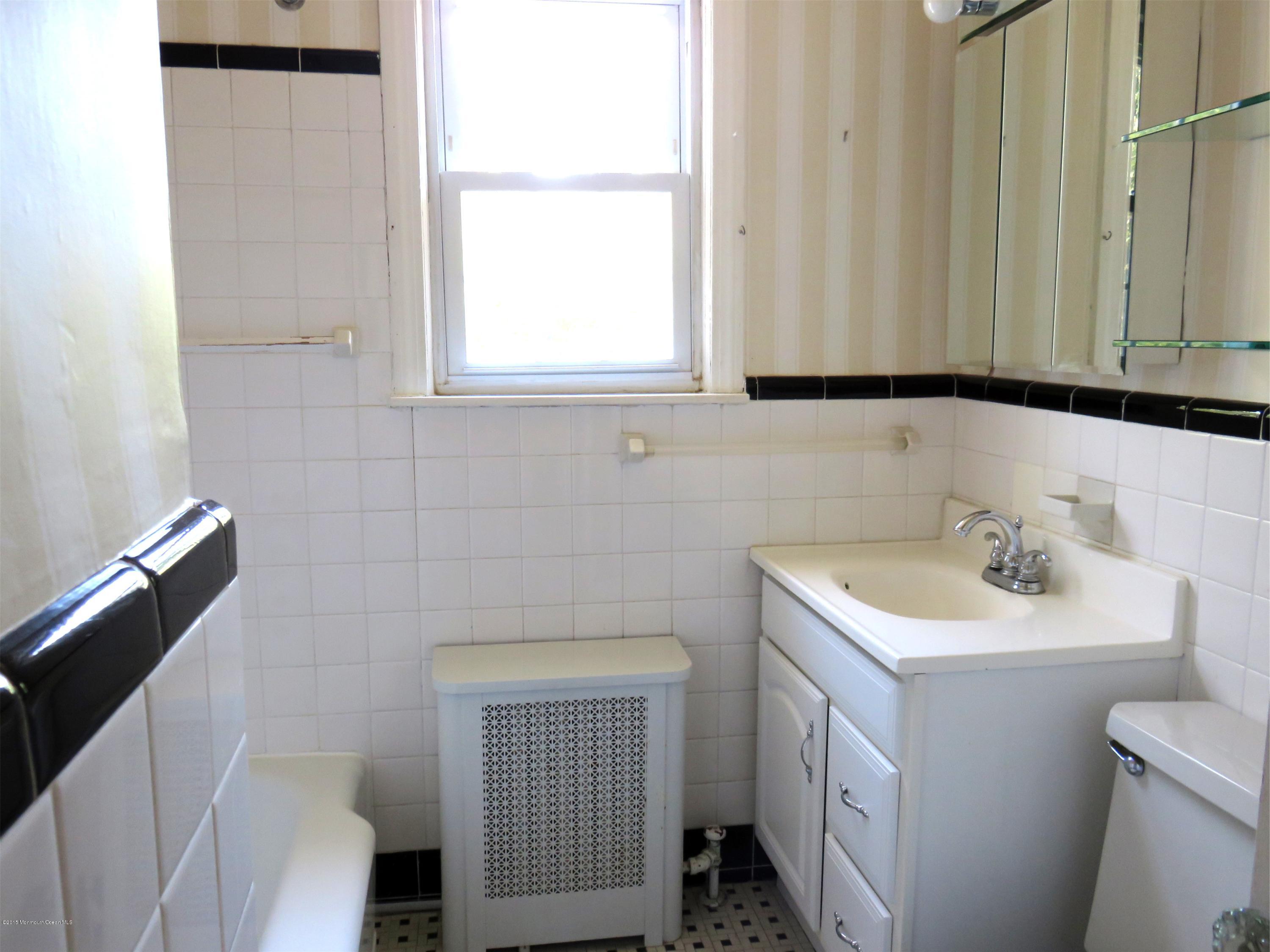 42 Pinckney Road, Unit C Red Bank, NJ 07701 - Photo 15 of 27 IMG_0270