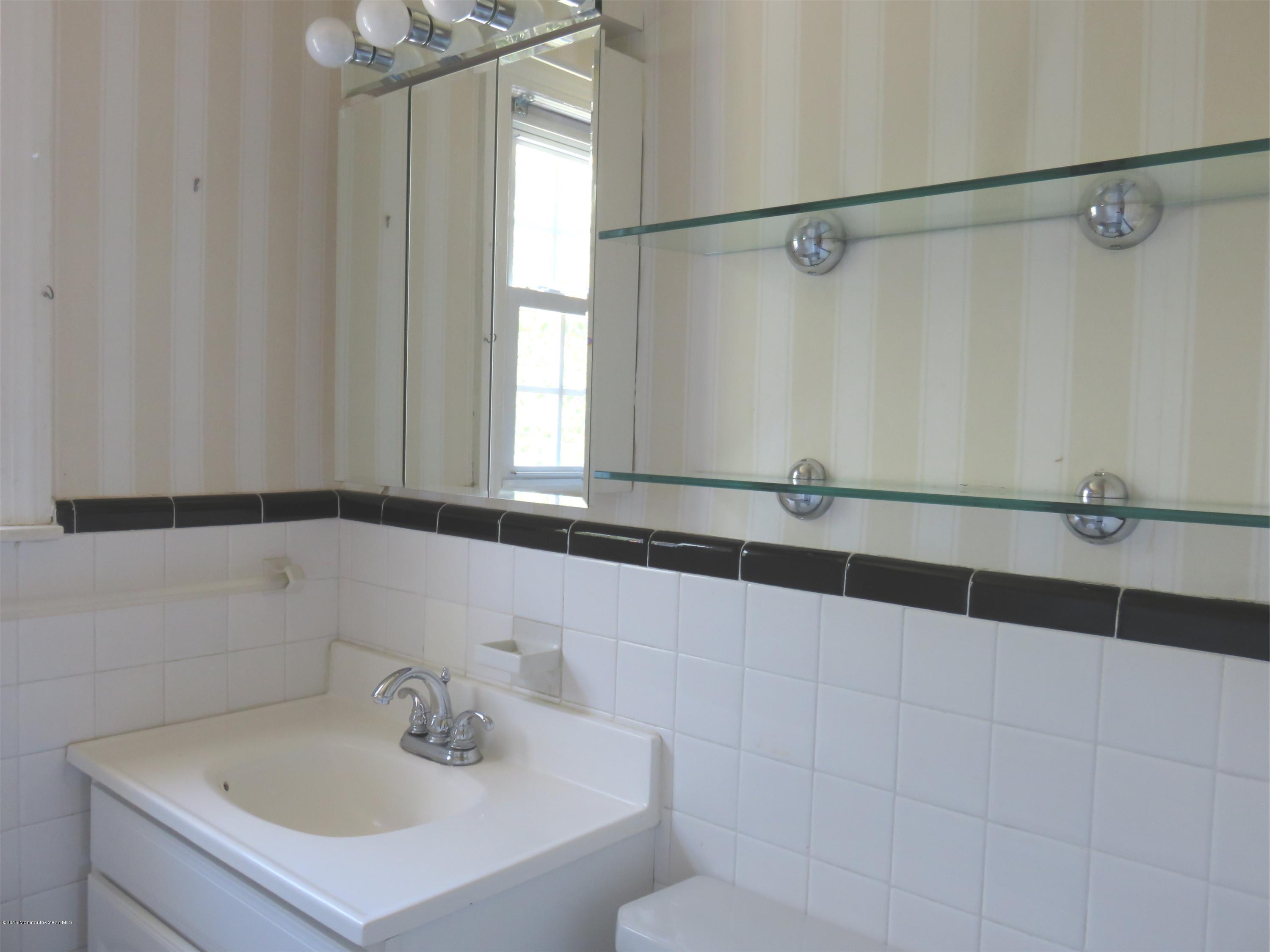 42 Pinckney Road, Unit C Red Bank, NJ 07701 - Photo 16 of 27 IMG_0271