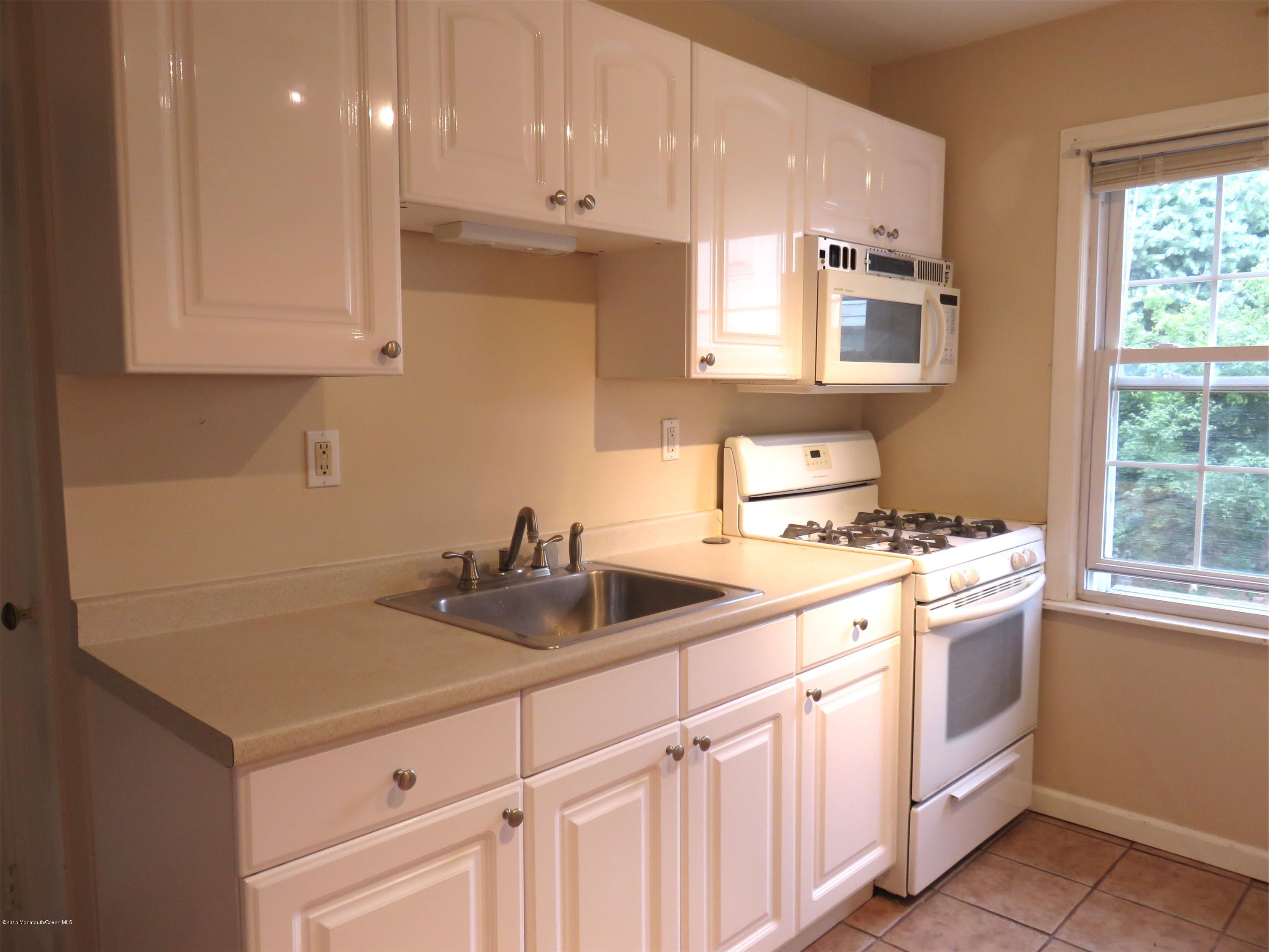 42 Pinckney Road, Unit C Red Bank, NJ 07701 - Photo 4 of 27 IMG_0254