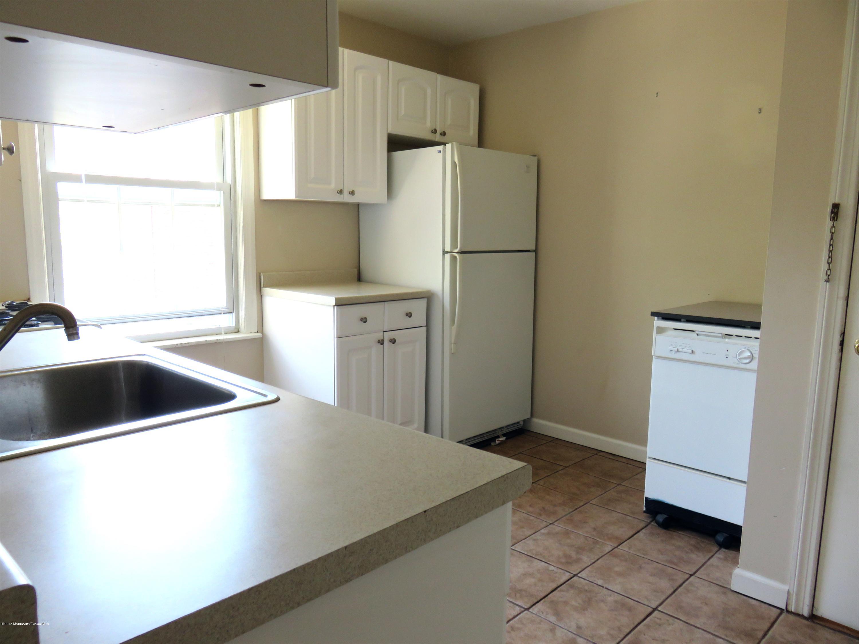 42 Pinckney Road, Unit C Red Bank, NJ 07701 - Photo 6 of 27 IMG_0258