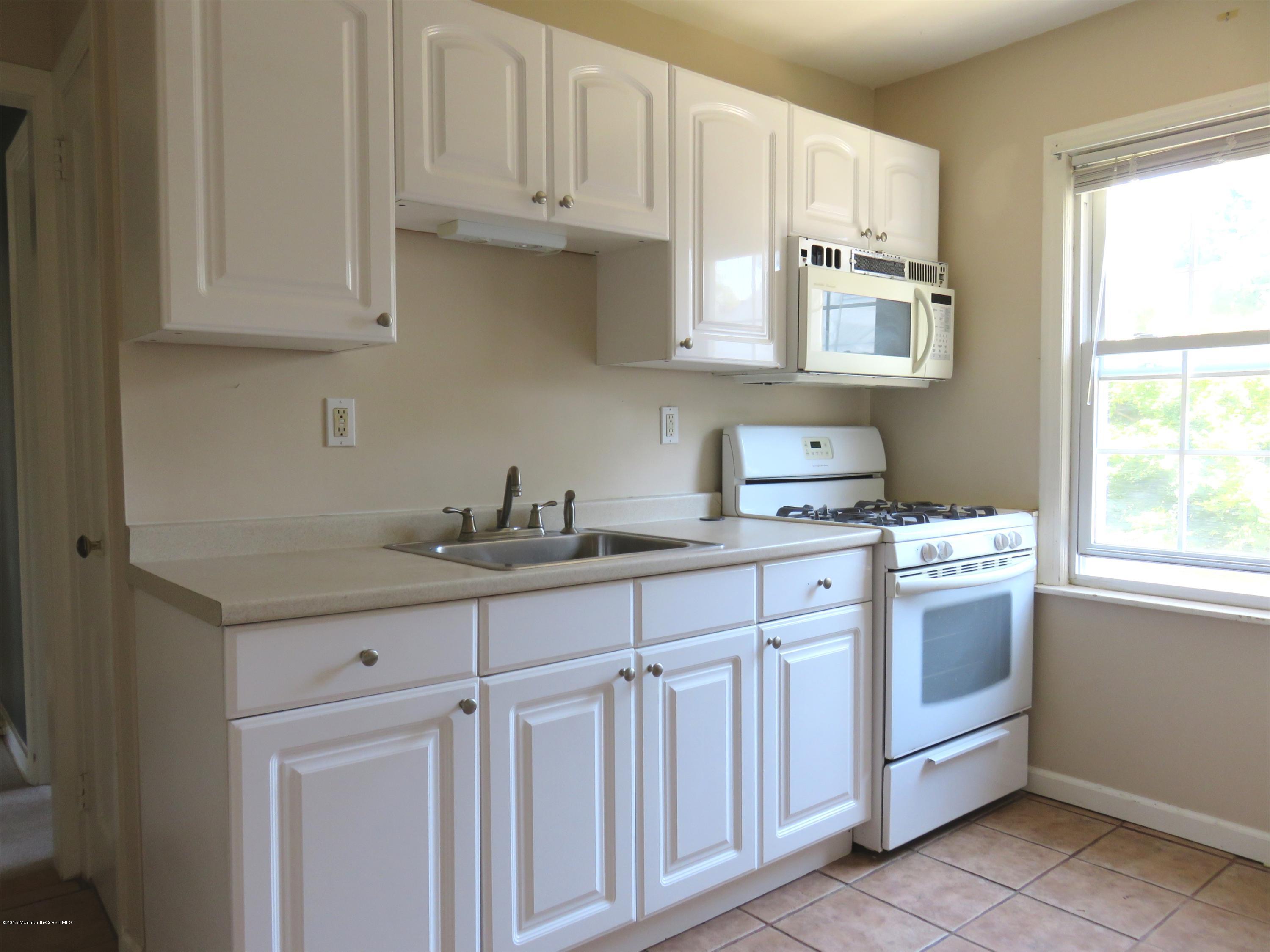 42 Pinckney Road, Unit C Red Bank, NJ 07701 - Photo 7 of 27 IMG_0260
