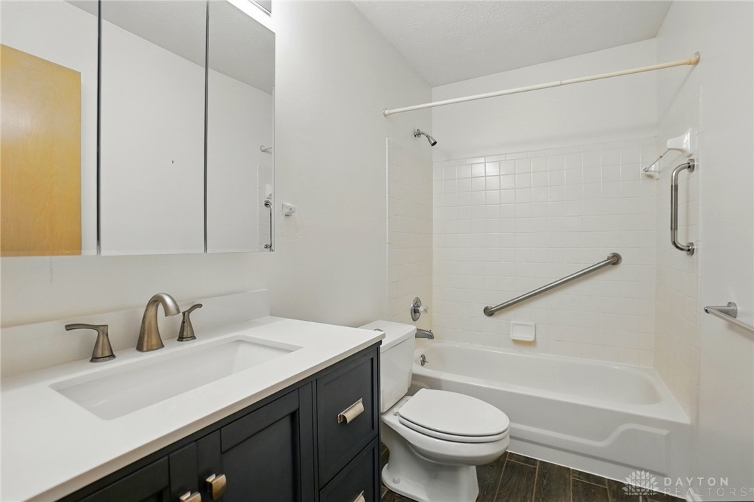 53 Pheasant Run Circle Springboro, OH 45066 - Photo 19 of 24 Second full bathroom
