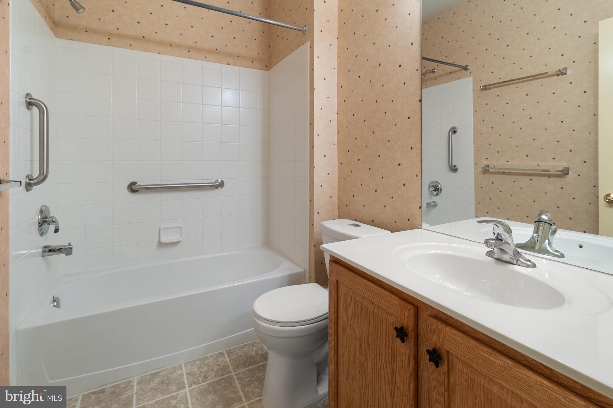 19 Emery Way Delanco, NJ 08075 - Photo 17 of 25 Full Bathroom