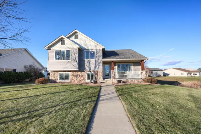 $314,900 | 633 17th Street South, Sartell, MN 56377