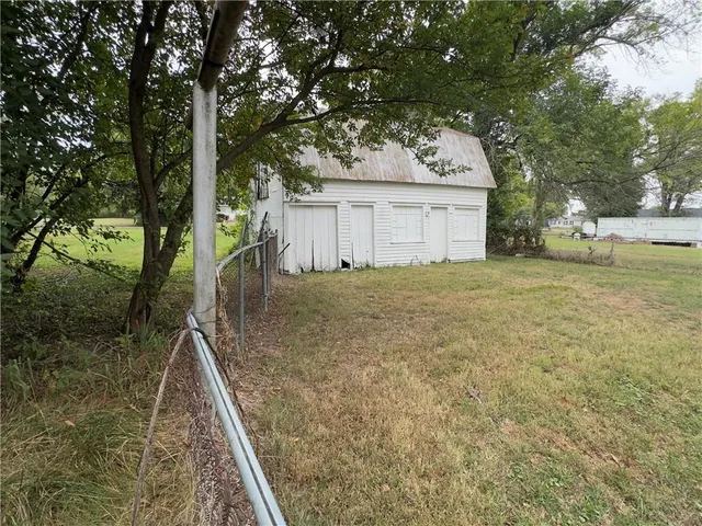 $199,999 | 409 West Miller Street, Appleton City, MO 64724