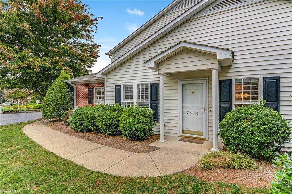 7556 Riverside Court Clemmons, NC 27012 - Photo 2 of 18 Gallery Image 2