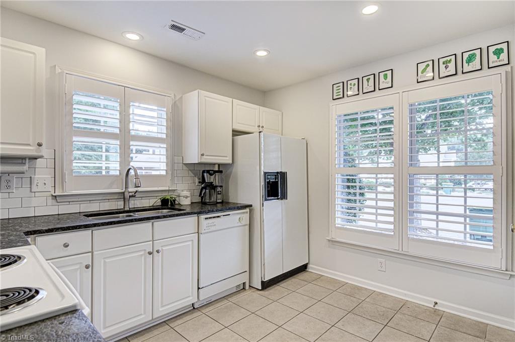 7556 Riverside Court Clemmons, NC 27012 - Photo 8 of 18 Gallery Image 8