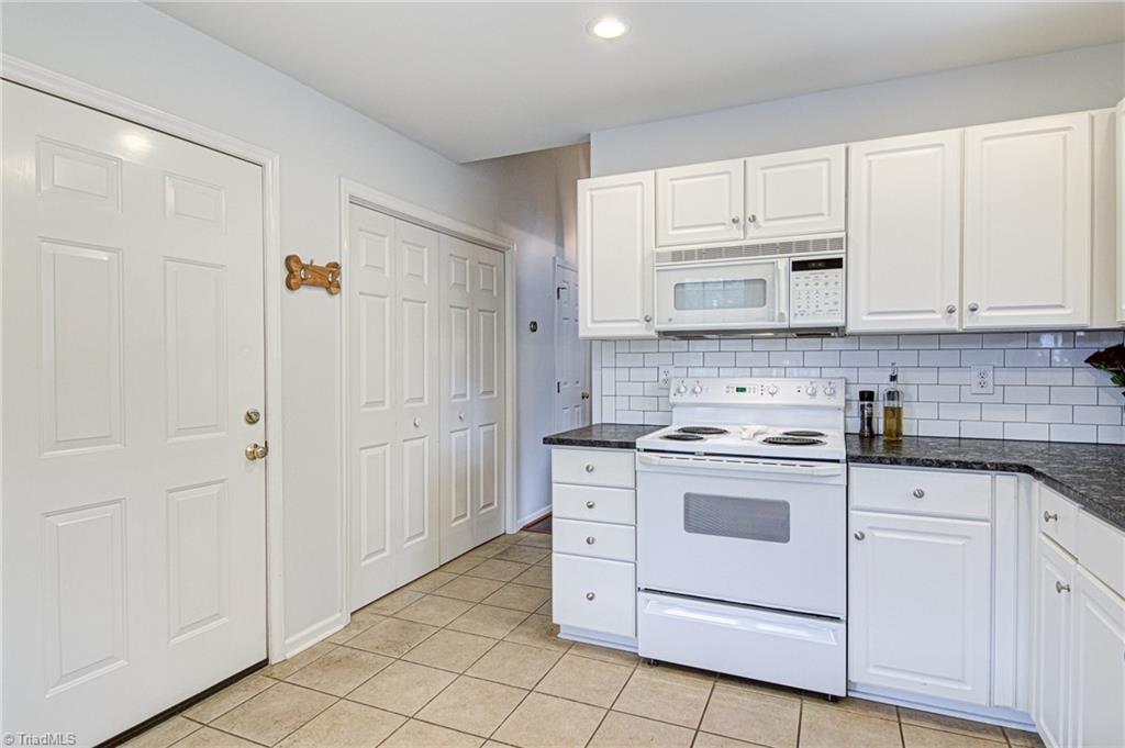 7556 Riverside Court Clemmons, NC 27012 - Photo 10 of 18 Gallery Image 10