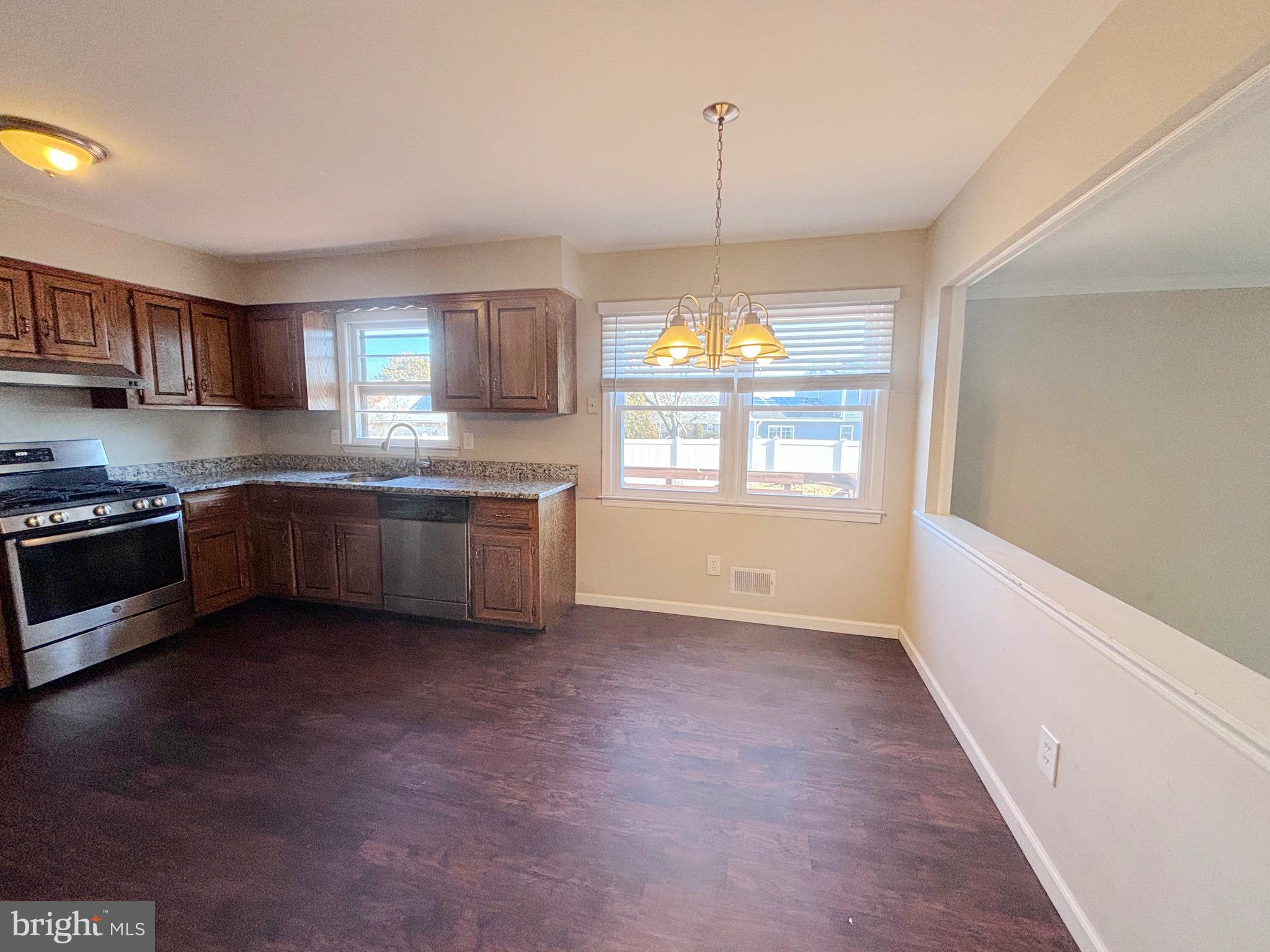 2044 Yardville Hamilton Square Road Hamilton, NJ 08690 - Photo 6 of 19 Kitchen - breakfast nook