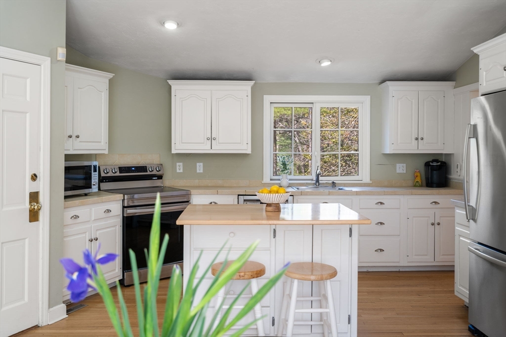 31 James Road Duxbury, MA 02332 - Photo 4 of 29