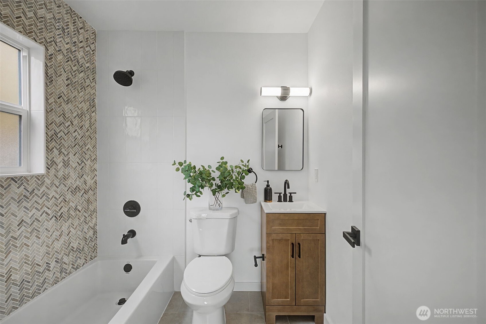 8844 16th Avenue Southwest Seattle, WA 98106 - Photo 15 of 35