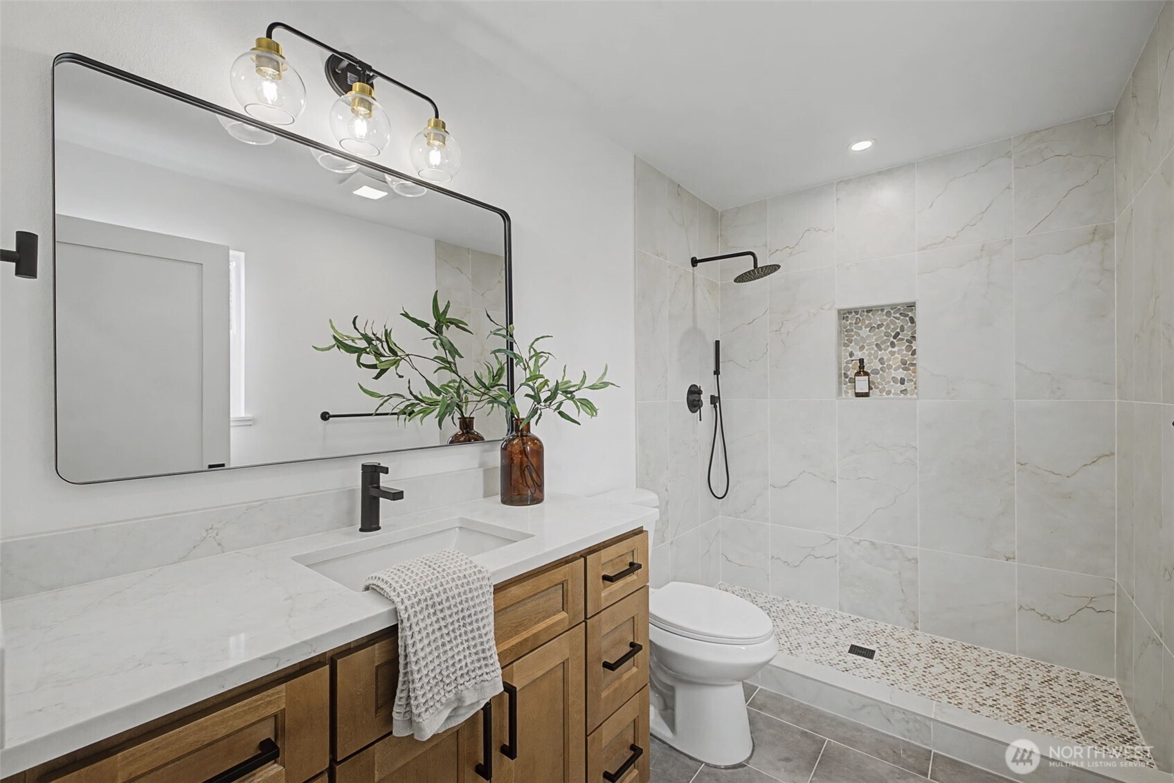 8844 16th Avenue Southwest Seattle, WA 98106 - Photo 17 of 35