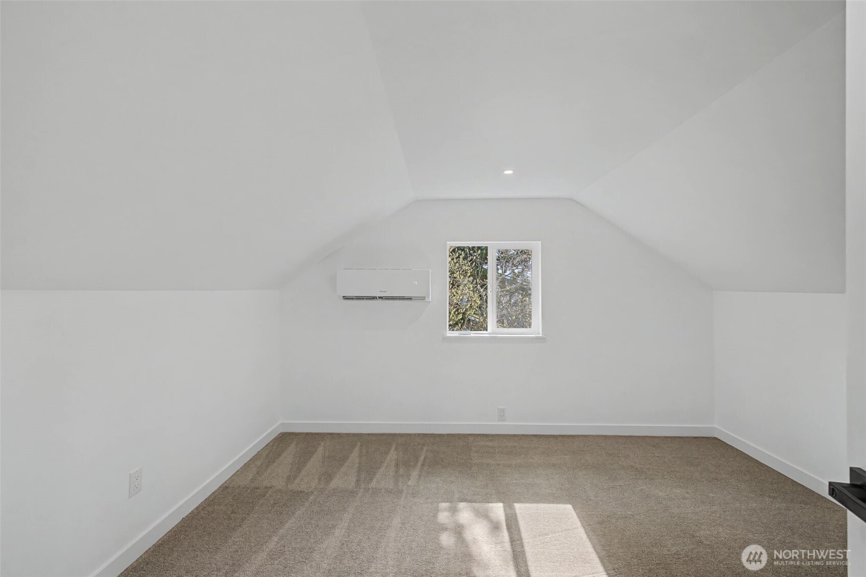 8844 16th Avenue Southwest Seattle, WA 98106 - Photo 21 of 35