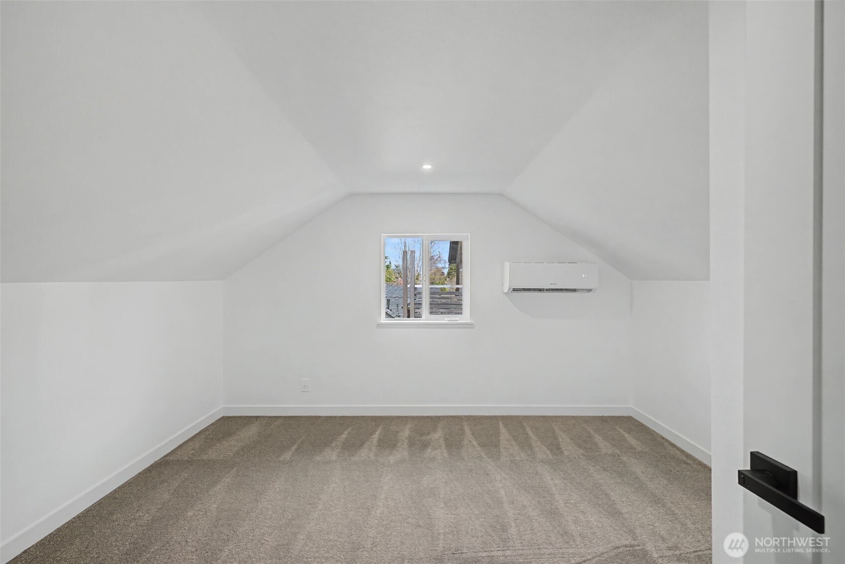 8844 16th Avenue Southwest Seattle, WA 98106 - Photo 22 of 35