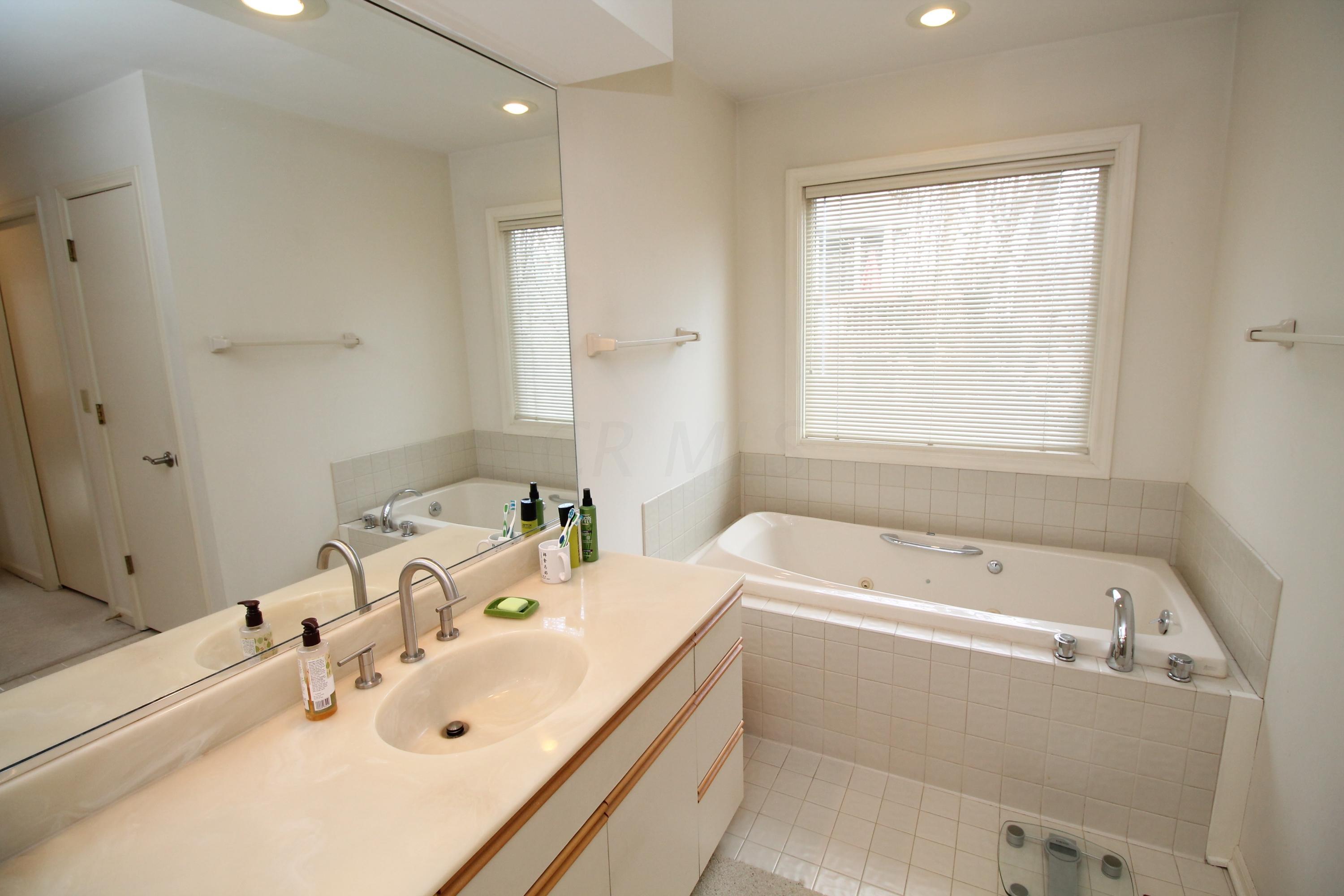 167 Lake Ridge Road Columbus, OH 43085 - Photo 19 of 54