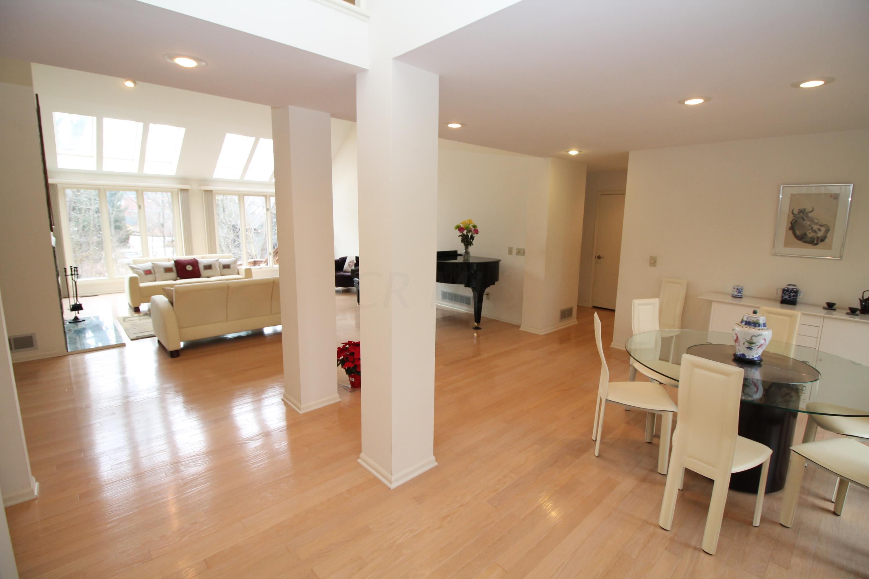 167 Lake Ridge Road Columbus, OH 43085 - Photo 2 of 54