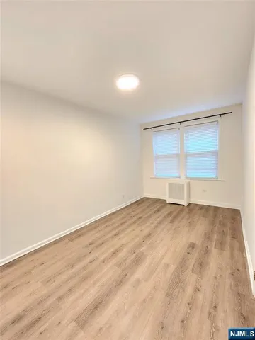 $2,000 | 218 Broad Avenue, Unit 2F, Leonia, NJ 07605