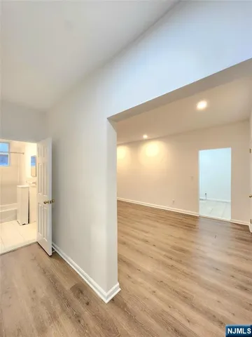 $2,000 | 218 Broad Avenue, Unit 2F, Leonia, NJ 07605