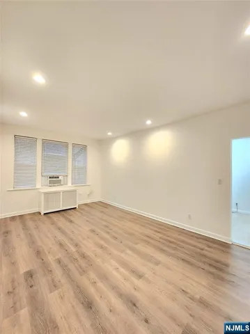 $2,000 | 218 Broad Avenue, Unit 2F, Leonia, NJ 07605