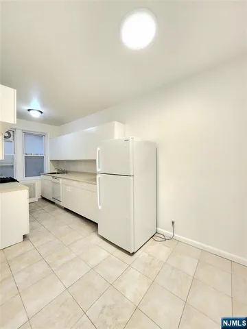 $2,150 | 218 Broad Avenue, Unit 2F, Leonia, NJ 07605