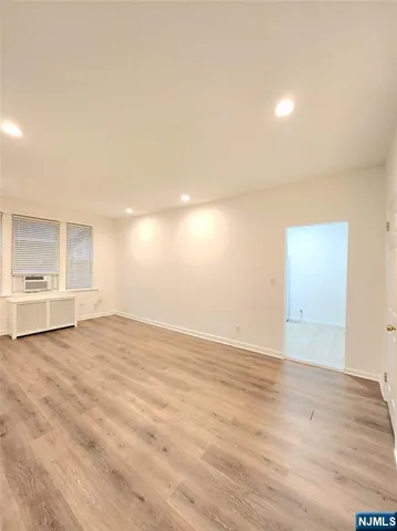 $2,000 | 218 Broad Avenue, Unit 2F, Leonia, NJ 07605