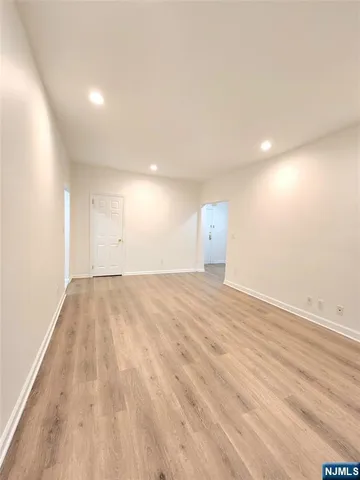 $2,000 | 218 Broad Avenue, Unit 2F, Leonia, NJ 07605