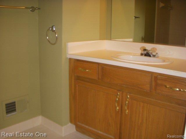 150 Pine Tree Ridge, Unit 3 Waterford, MI 48327 - Photo 10 of 13 Pine Tree Ridge waterford 009