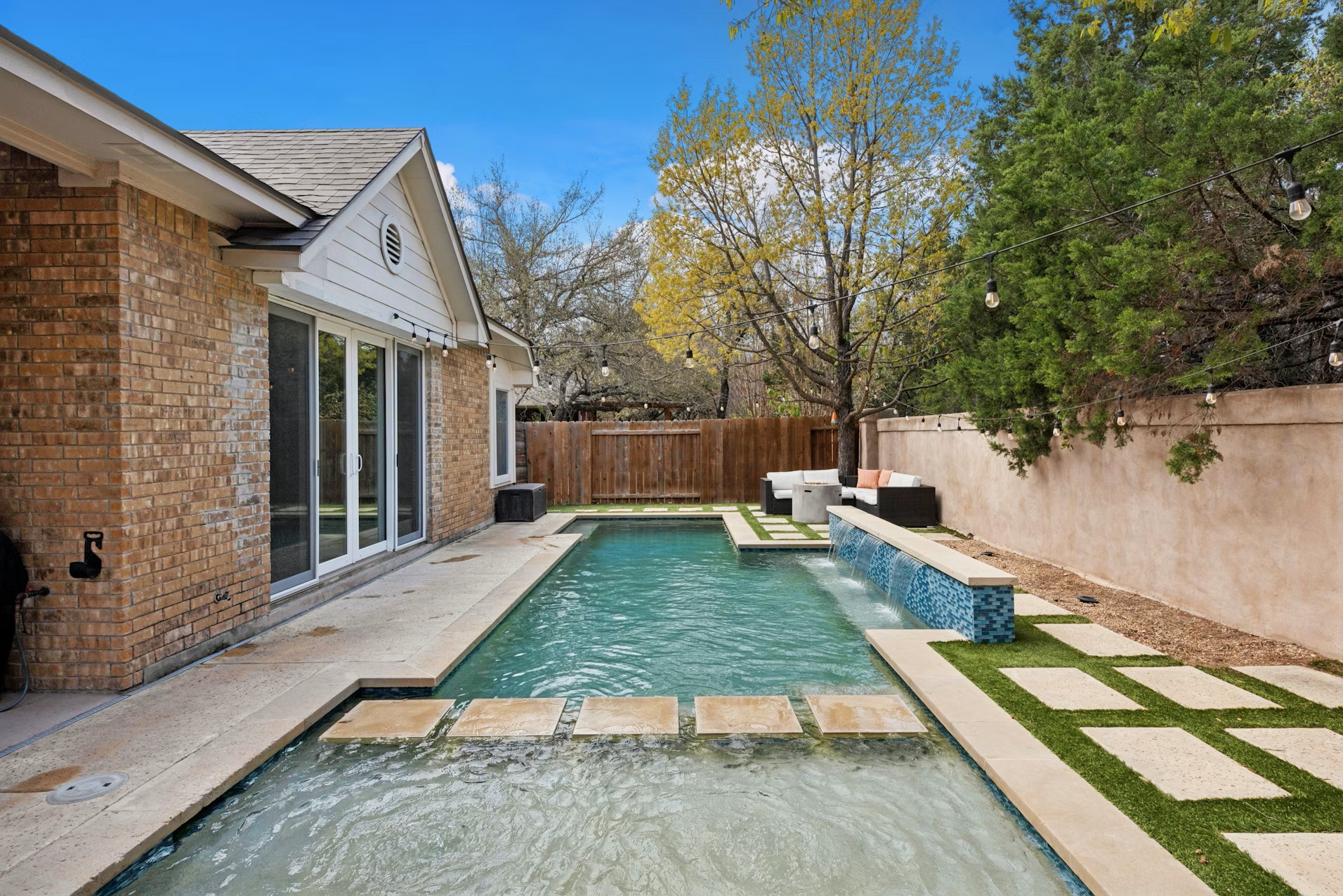 320 El Socorro Lane Austin, TX 78732 - Photo 38 of 40 a view of a backyard with sitting area