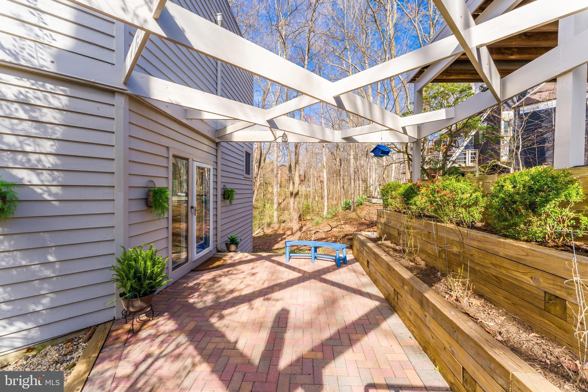 2118 Owls Cove Lane Reston, VA 20191 - Photo 4 of 10