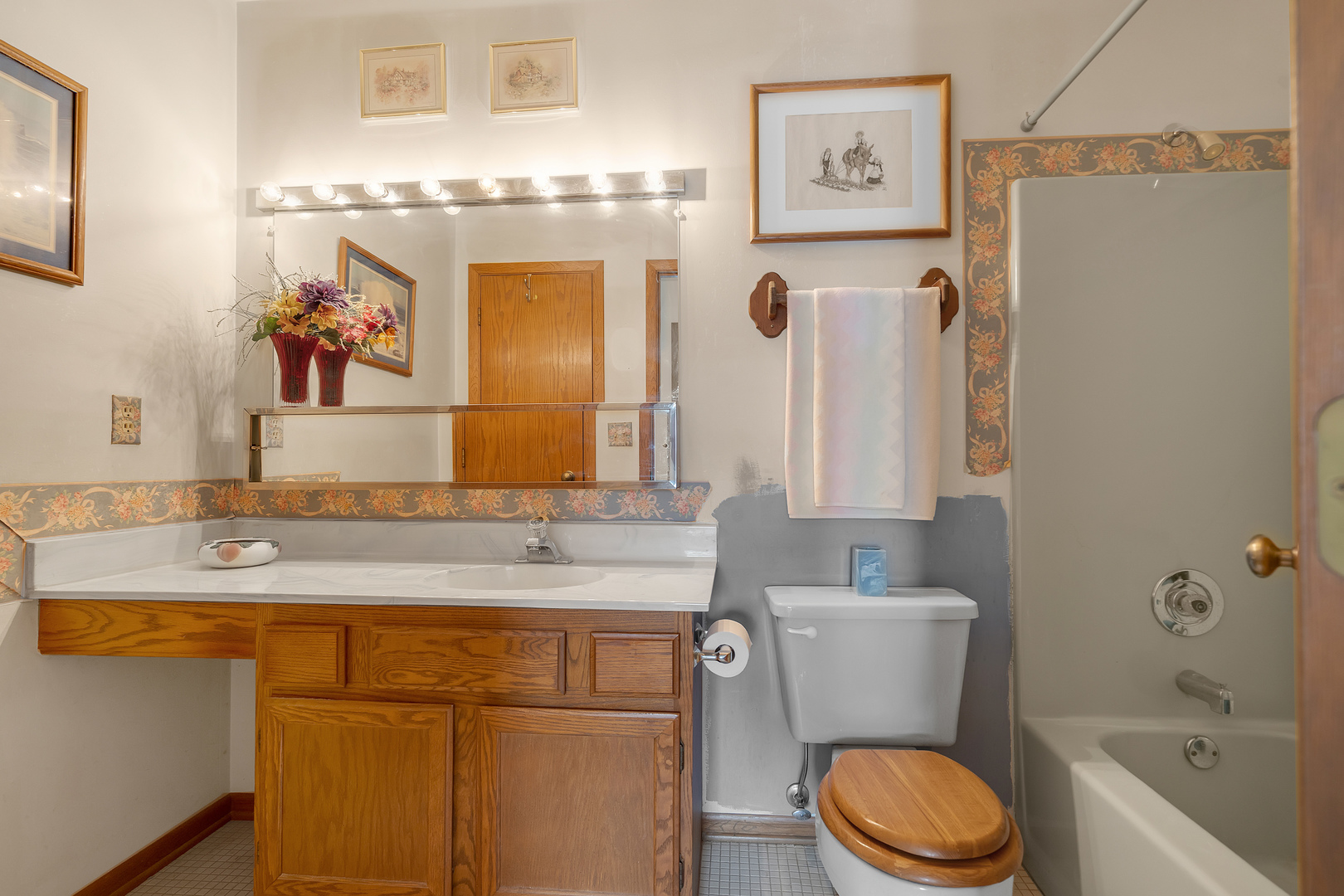 121 South Raddant Road Batavia, IL 60510 - Photo 19 of 22 a bathroom with a sink a toilet and a mirror
