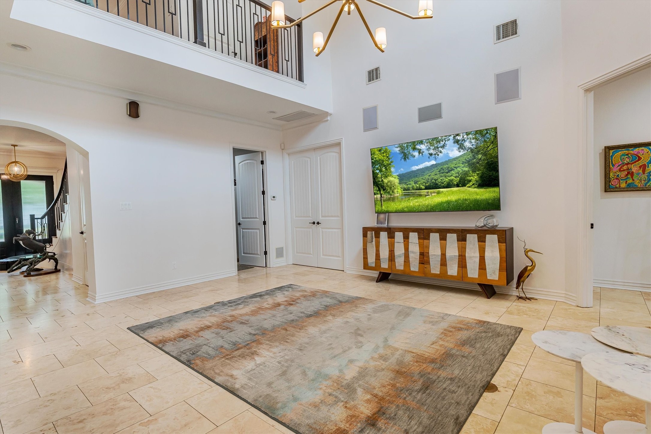 424 West 32nd Street Houston, TX 77018 - Photo 11 of 50 Open flow from front entry, ease of access to the utility and garage via the single open door to the left of TV.