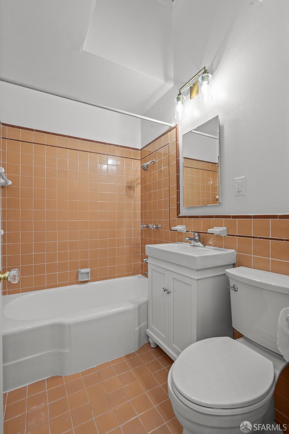 193 Hillside Boulevard Daly City, CA 94014 - Photo 14 of 20 a bathroom with a toilet a sink and bathtub