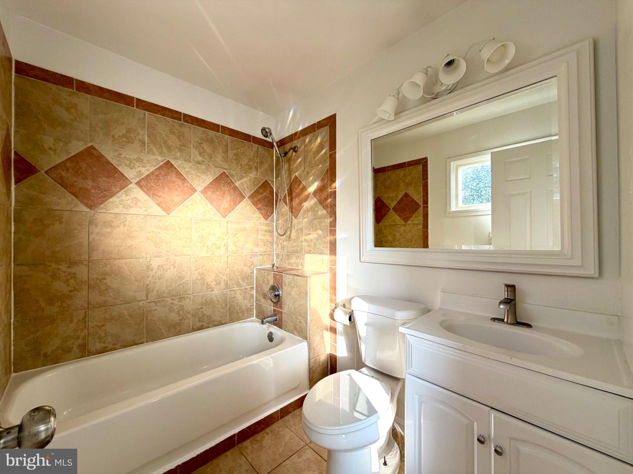 606 West Beech Road Sterling, VA 20164 - Photo 20 of 33 Primary bathroom